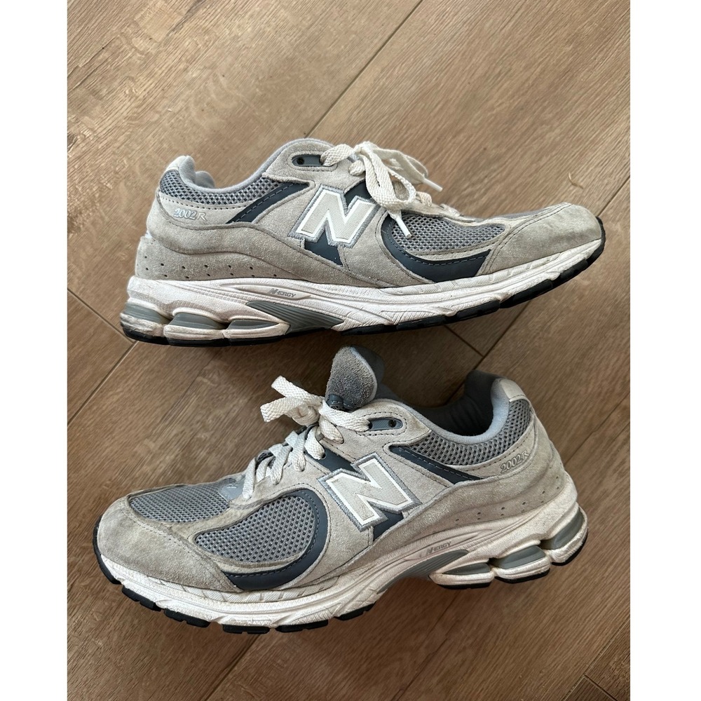 New Balance 2002R Grey Sneakers Mens 8.5 Womens 10